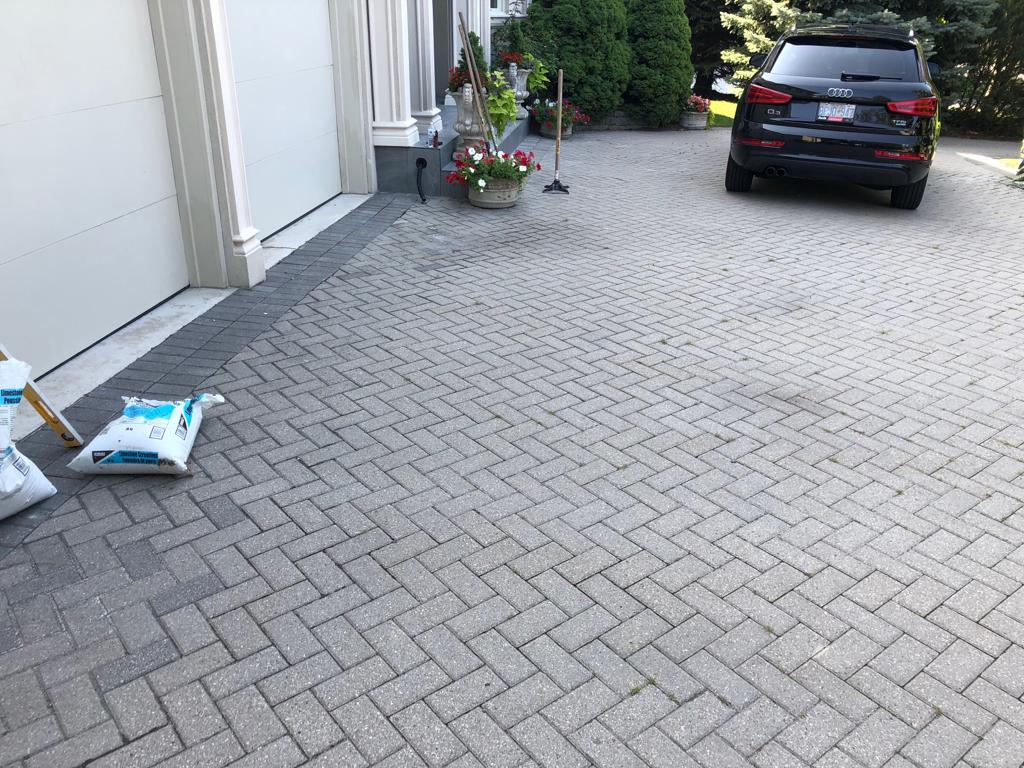 Interlock paver driveway courtyard